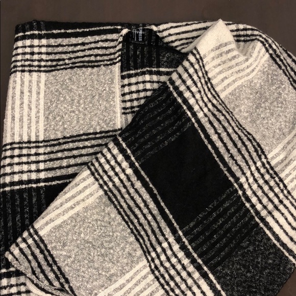Plaid cape - Picture 1 of 2